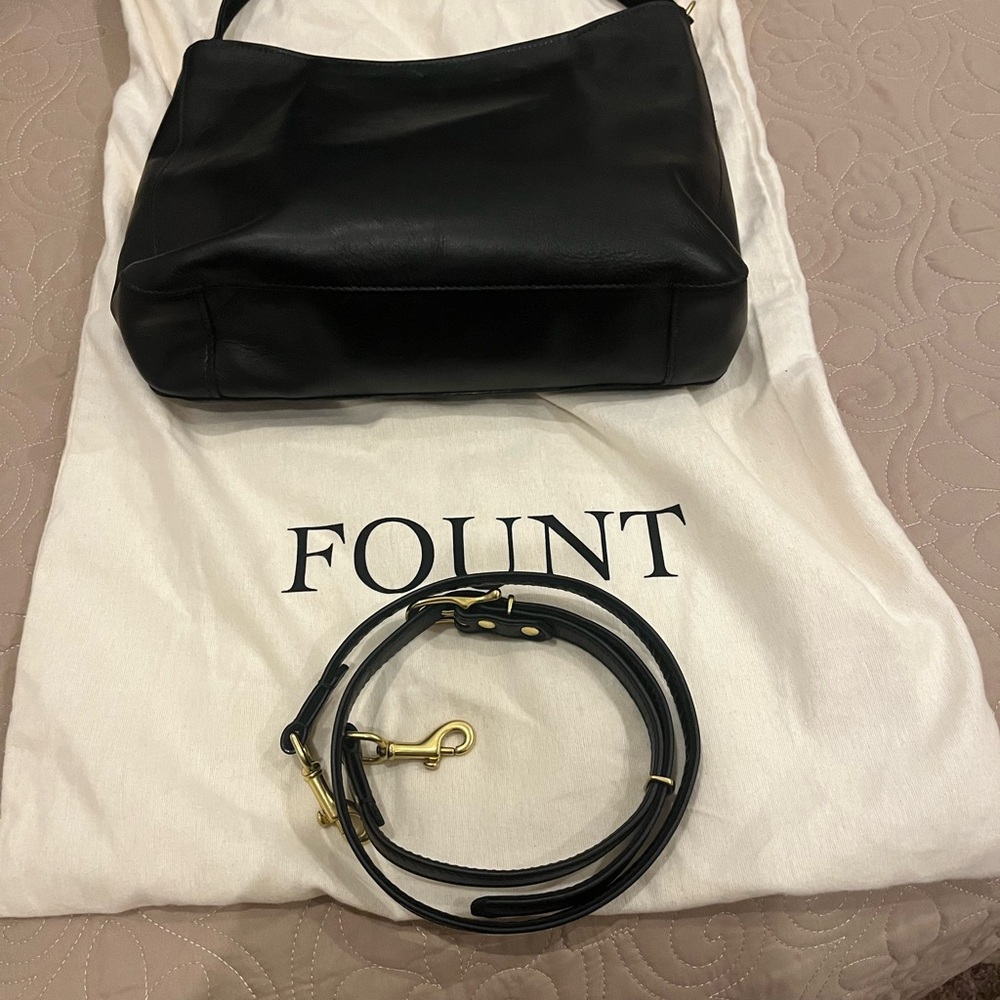 Fount Kinsley with crossbody strap and dust bag.  Excellent condition, Gorgeous.